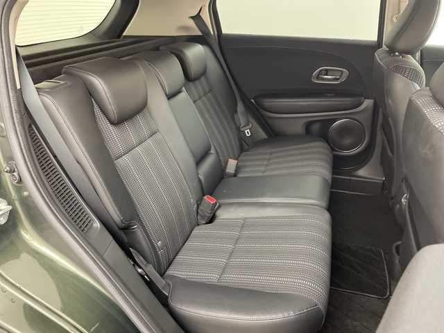 ホンダ ヴェゼル ハイブリッド Z 兵庫県 2015(平27)年 7.8万km ミスティックグリーンパール ・シティブレーキアクティブシステム/・カロッツェリア製7インチナビ＆フルセグ＆BT＆DVD/・バックカメラ/・クルーズコントロール/・電子パーキング/・オートホールド/・LEDヘッドライト/・オートライト/・スマートキー/・プッシュスタート/・横滑り防止装置/・ハーフレザーシート/・前席シートヒーター/・ルーフレール/・ETC/・社外フロアマット/・電動格納ミラー/・アイドリングストップ/・純正17インチアルミホイール