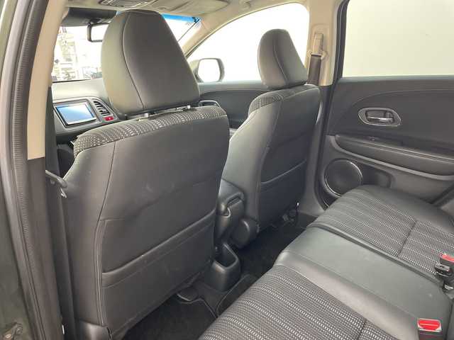 ホンダ ヴェゼル ハイブリッド Z 兵庫県 2015(平27)年 7.8万km ミスティックグリーンパール ・シティブレーキアクティブシステム/・カロッツェリア製7インチナビ＆フルセグ＆BT＆DVD/・バックカメラ/・クルーズコントロール/・電子パーキング/・オートホールド/・LEDヘッドライト/・オートライト/・スマートキー/・プッシュスタート/・横滑り防止装置/・ハーフレザーシート/・前席シートヒーター/・ルーフレール/・ETC/・社外フロアマット/・電動格納ミラー/・アイドリングストップ/・純正17インチアルミホイール