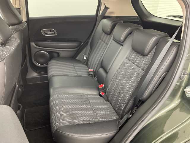 ホンダ ヴェゼル ハイブリッド Z 兵庫県 2015(平27)年 7.8万km ミスティックグリーンパール ・シティブレーキアクティブシステム/・カロッツェリア製7インチナビ＆フルセグ＆BT＆DVD/・バックカメラ/・クルーズコントロール/・電子パーキング/・オートホールド/・LEDヘッドライト/・オートライト/・スマートキー/・プッシュスタート/・横滑り防止装置/・ハーフレザーシート/・前席シートヒーター/・ルーフレール/・ETC/・社外フロアマット/・電動格納ミラー/・アイドリングストップ/・純正17インチアルミホイール