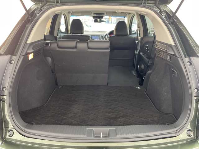 ホンダ ヴェゼル ハイブリッド Z 兵庫県 2015(平27)年 7.8万km ミスティックグリーンパール ・シティブレーキアクティブシステム/・カロッツェリア製7インチナビ＆フルセグ＆BT＆DVD/・バックカメラ/・クルーズコントロール/・電子パーキング/・オートホールド/・LEDヘッドライト/・オートライト/・スマートキー/・プッシュスタート/・横滑り防止装置/・ハーフレザーシート/・前席シートヒーター/・ルーフレール/・ETC/・社外フロアマット/・電動格納ミラー/・アイドリングストップ/・純正17インチアルミホイール