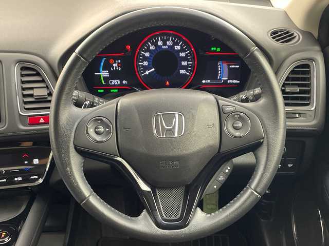 ホンダ ヴェゼル ハイブリッド Z 兵庫県 2015(平27)年 7.8万km ミスティックグリーンパール ・シティブレーキアクティブシステム/・カロッツェリア製7インチナビ＆フルセグ＆BT＆DVD/・バックカメラ/・クルーズコントロール/・電子パーキング/・オートホールド/・LEDヘッドライト/・オートライト/・スマートキー/・プッシュスタート/・横滑り防止装置/・ハーフレザーシート/・前席シートヒーター/・ルーフレール/・ETC/・社外フロアマット/・電動格納ミラー/・アイドリングストップ/・純正17インチアルミホイール