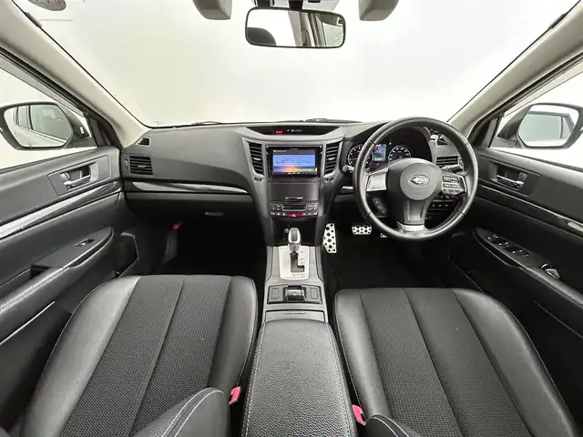 スバル レガシィ ツーリングワゴン 2．5iアイサイト Sパッケージ 道央・札幌 2013(平25)年 7.7万km サテンホワイトパール ・４WD/・カロッツェリア サイバーナビ（HDD）/　CD/DVD/SD/HDD/USB/BT/フルセグTV/・バックカメラ/・ビルトインETC/・レーダー探知機（ユピテル・EXP-R180）/・キーレスアクセスアップグレード（エンスタ機能）/・純正１７インチAW（冬）/・積込：純正１８インチAW（夏 225/45R18 6分山）/・アイサイト/・衝突被害軽減ブレーキ/・レーンキープアシスト/・全車速追従式クルーズコントロール/・ヒルスタートアシスト/・横滑り防止装置/・パドルシフト（MTモード付AT）/・ハーフレザーシート/・D+N席パワーシート/・オートライト/・キセノンヘッドライト/・フォグランプ/・ドアミラーウィンカー/・ヘッドランプウォッシャー/・ドアバイザー/・トノカバー/・純正フロアマット/・プッシュスタート/・スマートキー/・取/保