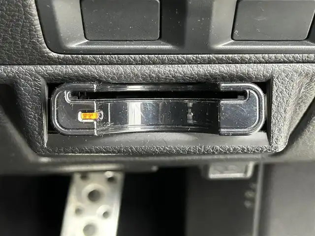 スバル レガシィ ツーリングワゴン 2．5iアイサイト Sパッケージ 道央・札幌 2013(平25)年 7.7万km サテンホワイトパール ・４WD/・カロッツェリア サイバーナビ（HDD）/　CD/DVD/SD/HDD/USB/BT/フルセグTV/・バックカメラ/・ビルトインETC/・レーダー探知機（ユピテル・EXP-R180）/・キーレスアクセスアップグレード（エンスタ機能）/・純正１７インチAW（冬）/・積込：純正１８インチAW（夏 225/45R18 6分山）/・アイサイト/・衝突被害軽減ブレーキ/・レーンキープアシスト/・全車速追従式クルーズコントロール/・ヒルスタートアシスト/・横滑り防止装置/・パドルシフト（MTモード付AT）/・ハーフレザーシート/・D+N席パワーシート/・オートライト/・キセノンヘッドライト/・フォグランプ/・ドアミラーウィンカー/・ヘッドランプウォッシャー/・ドアバイザー/・トノカバー/・純正フロアマット/・プッシュスタート/・スマートキー/・取/保