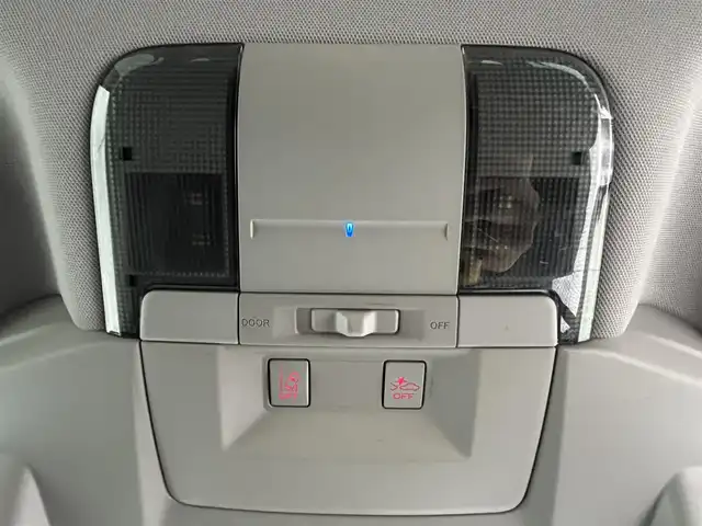 スバル レガシィ ツーリングワゴン 2．5iアイサイト Sパッケージ 道央・札幌 2013(平25)年 7.7万km サテンホワイトパール ・４WD/・カロッツェリア サイバーナビ（HDD）/　CD/DVD/SD/HDD/USB/BT/フルセグTV/・バックカメラ/・ビルトインETC/・レーダー探知機（ユピテル・EXP-R180）/・キーレスアクセスアップグレード（エンスタ機能）/・純正１７インチAW（冬）/・積込：純正１８インチAW（夏 225/45R18 6分山）/・アイサイト/・衝突被害軽減ブレーキ/・レーンキープアシスト/・全車速追従式クルーズコントロール/・ヒルスタートアシスト/・横滑り防止装置/・パドルシフト（MTモード付AT）/・ハーフレザーシート/・D+N席パワーシート/・オートライト/・キセノンヘッドライト/・フォグランプ/・ドアミラーウィンカー/・ヘッドランプウォッシャー/・ドアバイザー/・トノカバー/・純正フロアマット/・プッシュスタート/・スマートキー/・取/保