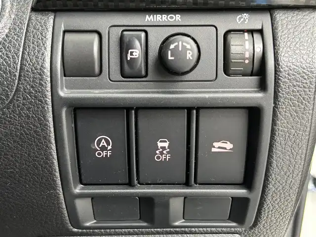 スバル レガシィ ツーリングワゴン 2．5iアイサイト Sパッケージ 道央・札幌 2013(平25)年 7.7万km サテンホワイトパール ・４WD/・カロッツェリア サイバーナビ（HDD）/　CD/DVD/SD/HDD/USB/BT/フルセグTV/・バックカメラ/・ビルトインETC/・レーダー探知機（ユピテル・EXP-R180）/・キーレスアクセスアップグレード（エンスタ機能）/・純正１７インチAW（冬）/・積込：純正１８インチAW（夏 225/45R18 6分山）/・アイサイト/・衝突被害軽減ブレーキ/・レーンキープアシスト/・全車速追従式クルーズコントロール/・ヒルスタートアシスト/・横滑り防止装置/・パドルシフト（MTモード付AT）/・ハーフレザーシート/・D+N席パワーシート/・オートライト/・キセノンヘッドライト/・フォグランプ/・ドアミラーウィンカー/・ヘッドランプウォッシャー/・ドアバイザー/・トノカバー/・純正フロアマット/・プッシュスタート/・スマートキー/・取/保