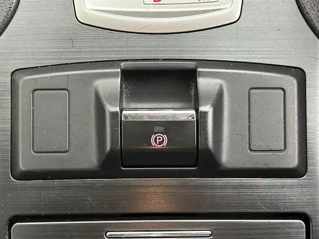 スバル レガシィ ツーリングワゴン 2．5iアイサイト Sパッケージ 道央・札幌 2013(平25)年 7.7万km サテンホワイトパール ・４WD/・カロッツェリア サイバーナビ（HDD）/　CD/DVD/SD/HDD/USB/BT/フルセグTV/・バックカメラ/・ビルトインETC/・レーダー探知機（ユピテル・EXP-R180）/・キーレスアクセスアップグレード（エンスタ機能）/・純正１７インチAW（冬）/・積込：純正１８インチAW（夏 225/45R18 6分山）/・アイサイト/・衝突被害軽減ブレーキ/・レーンキープアシスト/・全車速追従式クルーズコントロール/・ヒルスタートアシスト/・横滑り防止装置/・パドルシフト（MTモード付AT）/・ハーフレザーシート/・D+N席パワーシート/・オートライト/・キセノンヘッドライト/・フォグランプ/・ドアミラーウィンカー/・ヘッドランプウォッシャー/・ドアバイザー/・トノカバー/・純正フロアマット/・プッシュスタート/・スマートキー/・取/保