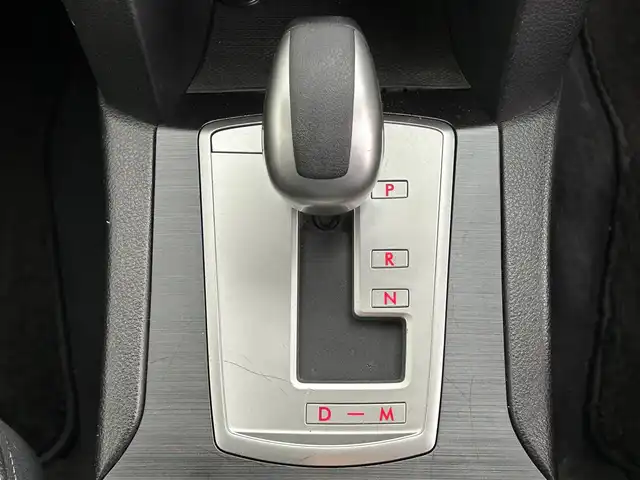 スバル レガシィ ツーリングワゴン 2．5iアイサイト Sパッケージ 道央・札幌 2013(平25)年 7.7万km サテンホワイトパール ・４WD/・カロッツェリア サイバーナビ（HDD）/　CD/DVD/SD/HDD/USB/BT/フルセグTV/・バックカメラ/・ビルトインETC/・レーダー探知機（ユピテル・EXP-R180）/・キーレスアクセスアップグレード（エンスタ機能）/・純正１７インチAW（冬）/・積込：純正１８インチAW（夏 225/45R18 6分山）/・アイサイト/・衝突被害軽減ブレーキ/・レーンキープアシスト/・全車速追従式クルーズコントロール/・ヒルスタートアシスト/・横滑り防止装置/・パドルシフト（MTモード付AT）/・ハーフレザーシート/・D+N席パワーシート/・オートライト/・キセノンヘッドライト/・フォグランプ/・ドアミラーウィンカー/・ヘッドランプウォッシャー/・ドアバイザー/・トノカバー/・純正フロアマット/・プッシュスタート/・スマートキー/・取/保