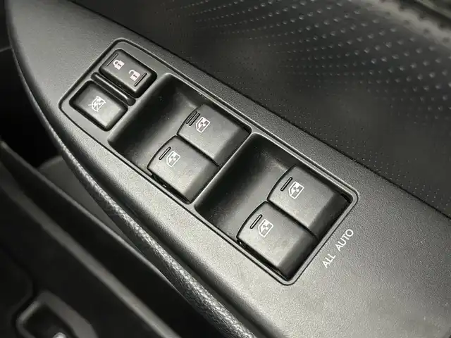 スバル レガシィ ツーリングワゴン 2．5iアイサイト Sパッケージ 道央・札幌 2013(平25)年 7.7万km サテンホワイトパール ・４WD/・カロッツェリア サイバーナビ（HDD）/　CD/DVD/SD/HDD/USB/BT/フルセグTV/・バックカメラ/・ビルトインETC/・レーダー探知機（ユピテル・EXP-R180）/・キーレスアクセスアップグレード（エンスタ機能）/・純正１７インチAW（冬）/・積込：純正１８インチAW（夏 225/45R18 6分山）/・アイサイト/・衝突被害軽減ブレーキ/・レーンキープアシスト/・全車速追従式クルーズコントロール/・ヒルスタートアシスト/・横滑り防止装置/・パドルシフト（MTモード付AT）/・ハーフレザーシート/・D+N席パワーシート/・オートライト/・キセノンヘッドライト/・フォグランプ/・ドアミラーウィンカー/・ヘッドランプウォッシャー/・ドアバイザー/・トノカバー/・純正フロアマット/・プッシュスタート/・スマートキー/・取/保