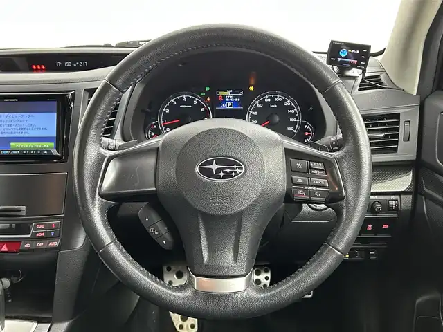 スバル レガシィ ツーリングワゴン 2．5iアイサイト Sパッケージ 道央・札幌 2013(平25)年 7.7万km サテンホワイトパール ・４WD/・カロッツェリア サイバーナビ（HDD）/　CD/DVD/SD/HDD/USB/BT/フルセグTV/・バックカメラ/・ビルトインETC/・レーダー探知機（ユピテル・EXP-R180）/・キーレスアクセスアップグレード（エンスタ機能）/・純正１７インチAW（冬）/・積込：純正１８インチAW（夏 225/45R18 6分山）/・アイサイト/・衝突被害軽減ブレーキ/・レーンキープアシスト/・全車速追従式クルーズコントロール/・ヒルスタートアシスト/・横滑り防止装置/・パドルシフト（MTモード付AT）/・ハーフレザーシート/・D+N席パワーシート/・オートライト/・キセノンヘッドライト/・フォグランプ/・ドアミラーウィンカー/・ヘッドランプウォッシャー/・ドアバイザー/・トノカバー/・純正フロアマット/・プッシュスタート/・スマートキー/・取/保