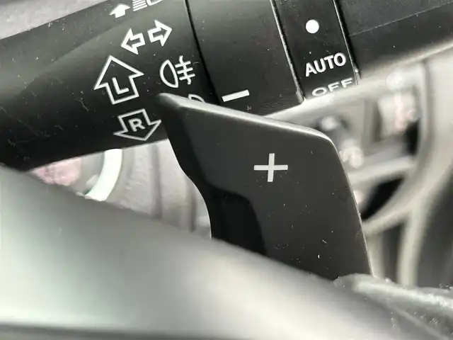 スバル レガシィ ツーリングワゴン 2．5iアイサイト Sパッケージ 道央・札幌 2013(平25)年 7.7万km サテンホワイトパール ・４WD/・カロッツェリア サイバーナビ（HDD）/　CD/DVD/SD/HDD/USB/BT/フルセグTV/・バックカメラ/・ビルトインETC/・レーダー探知機（ユピテル・EXP-R180）/・キーレスアクセスアップグレード（エンスタ機能）/・純正１７インチAW（冬）/・積込：純正１８インチAW（夏 225/45R18 6分山）/・アイサイト/・衝突被害軽減ブレーキ/・レーンキープアシスト/・全車速追従式クルーズコントロール/・ヒルスタートアシスト/・横滑り防止装置/・パドルシフト（MTモード付AT）/・ハーフレザーシート/・D+N席パワーシート/・オートライト/・キセノンヘッドライト/・フォグランプ/・ドアミラーウィンカー/・ヘッドランプウォッシャー/・ドアバイザー/・トノカバー/・純正フロアマット/・プッシュスタート/・スマートキー/・取/保