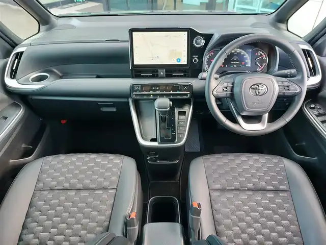 トヨタ ヴォクシー S－Z 東京都 2023(令5)年 0.7万km グリッターブラックガラスフレーク 快適利便パッケージHi/純正10.5型ディスプレイ/・CD/DVD/BT/AM/FM/TV/・HDMI/AppleCarplay/androidauto/バックカメラ/両側パワースライドドア/ユニバーサルステップ/三眼LEDヘッドライト/ビルトインETC2.0/モデリスタスポイラー/セーフティセンス/・プリクラッシュセーフティ/・レーントレーシングアシスト/・オートハイビーム/・レーダークルーズコントロール/アイドリングストップ/プッシュスタート