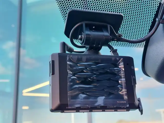 トヨタ ヴォクシー S－Z 東京都 2023(令5)年 0.7万km グリッターブラックガラスフレーク 快適利便パッケージHi/純正10.5型ディスプレイ/・CD/DVD/BT/AM/FM/TV/・HDMI/AppleCarplay/androidauto/バックカメラ/両側パワースライドドア/ユニバーサルステップ/三眼LEDヘッドライト/ビルトインETC2.0/モデリスタスポイラー/セーフティセンス/・プリクラッシュセーフティ/・レーントレーシングアシスト/・オートハイビーム/・レーダークルーズコントロール/アイドリングストップ/プッシュスタート