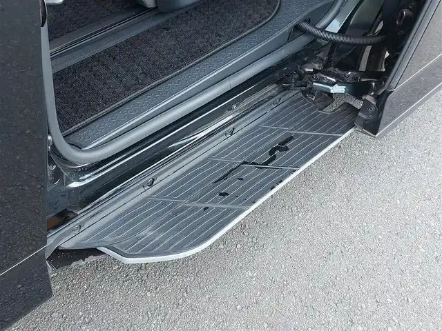 トヨタ ヴォクシー S－Z 東京都 2023(令5)年 0.7万km グリッターブラックガラスフレーク 快適利便パッケージHi/純正10.5型ディスプレイ/・CD/DVD/BT/AM/FM/TV/・HDMI/AppleCarplay/androidauto/バックカメラ/両側パワースライドドア/ユニバーサルステップ/三眼LEDヘッドライト/ビルトインETC2.0/モデリスタスポイラー/セーフティセンス/・プリクラッシュセーフティ/・レーントレーシングアシスト/・オートハイビーム/・レーダークルーズコントロール/アイドリングストップ/プッシュスタート