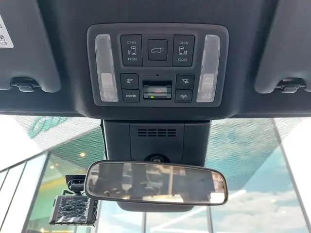 トヨタ ヴォクシー S－Z 東京都 2023(令5)年 0.7万km グリッターブラックガラスフレーク 快適利便パッケージHi/純正10.5型ディスプレイ/・CD/DVD/BT/AM/FM/TV/・HDMI/AppleCarplay/androidauto/バックカメラ/両側パワースライドドア/ユニバーサルステップ/三眼LEDヘッドライト/ビルトインETC2.0/モデリスタスポイラー/セーフティセンス/・プリクラッシュセーフティ/・レーントレーシングアシスト/・オートハイビーム/・レーダークルーズコントロール/アイドリングストップ/プッシュスタート