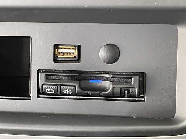 ルノー カングー ゼン 滋賀県 2018(平30)年 4万km 茶 社外7インチナビ/【Bluetooth/CD/DVD/フルセグTV】/両側スライドドア/バックカメラ/クルーズコントロール/オートライト/ビルトインETC/純正フロアマット/リモコンキー/ステアリングリモコン