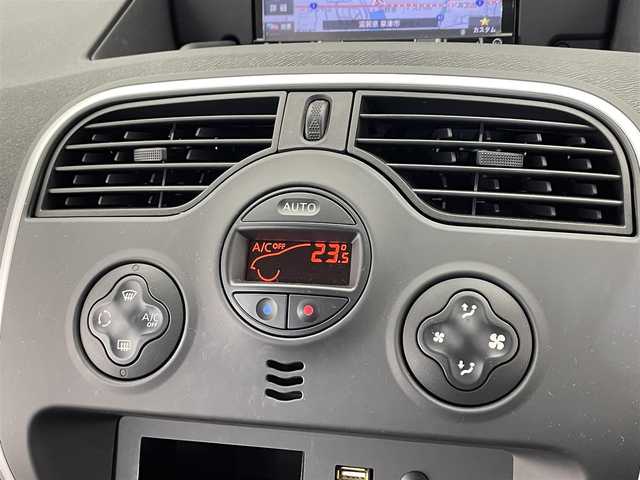 ルノー カングー ゼン 滋賀県 2018(平30)年 4万km 茶 社外7インチナビ/【Bluetooth/CD/DVD/フルセグTV】/両側スライドドア/バックカメラ/クルーズコントロール/オートライト/ビルトインETC/純正フロアマット/リモコンキー/ステアリングリモコン