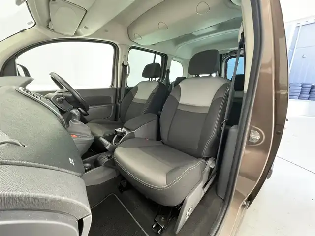 ルノー カングー ゼン 滋賀県 2018(平30)年 4万km 茶 社外7インチナビ/【Bluetooth/CD/DVD/フルセグTV】/両側スライドドア/バックカメラ/クルーズコントロール/オートライト/ビルトインETC/純正フロアマット/リモコンキー/ステアリングリモコン