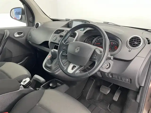 ルノー カングー ゼン 滋賀県 2018(平30)年 4万km 茶 社外7インチナビ/【Bluetooth/CD/DVD/フルセグTV】/両側スライドドア/バックカメラ/クルーズコントロール/オートライト/ビルトインETC/純正フロアマット/リモコンキー/ステアリングリモコン