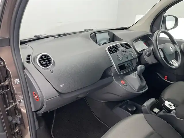 ルノー カングー ゼン 滋賀県 2018(平30)年 4万km 茶 社外7インチナビ/【Bluetooth/CD/DVD/フルセグTV】/両側スライドドア/バックカメラ/クルーズコントロール/オートライト/ビルトインETC/純正フロアマット/リモコンキー/ステアリングリモコン