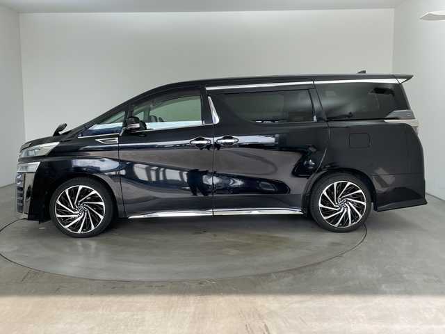 トヨタ ヴェルファイア Z 兵庫県 2018(平30)年 5.6万km ブラック ・社外10インチナビ/SD/BT/USB/HDMI/・バックカメラ/・ETC/・純正前方ドライブレコーダー/・トヨタセーフティセンス/・プリクラッシュセーフティ/・ロードサインアシスト/・レーダークルーズコントロール/・レーントレーシングアラート/・オートマチックハイビーム/・先行車発進告知/・クリアランスソナー/・オートライト/・モデリスタシグネチャーイルミブレード/・LEDライト/・LEDフォグランプ/・社外20インチアルミホイール/・スペアタイヤ/・nanoe/・スマートキー/・AC100V電源/・プッシュスタート