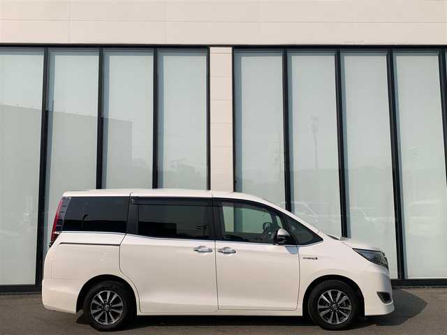 トヨタ エスクァイア ハイブリッド Gi プレミアムパッケージ 大阪府 2020(令2)年 2.9万km ホワイトパールクリスタルシャイン ワンオーナー/純正ナビ　/バックモニター/純正フリップダウンモニター　/ハーフレザーシート　/フルセグＴＶ　/両側パワースライドドア　/ビルトインＥＴＣ　/ハンドルヒーター　/ＵＳＢ充電ポート（前席2、後席2）　/ＨＤＭＩ接続/フォグランプ/LEDヘッドライト/後席バイザー/純正15インチアルミホイール/前後ドライブレコーダー