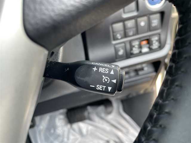 トヨタ エスクァイア ハイブリッド Gi プレミアムパッケージ 大阪府 2020(令2)年 2.9万km ホワイトパールクリスタルシャイン ワンオーナー/純正ナビ　/バックモニター/純正フリップダウンモニター　/ハーフレザーシート　/フルセグＴＶ　/両側パワースライドドア　/ビルトインＥＴＣ　/ハンドルヒーター　/ＵＳＢ充電ポート（前席2、後席2）　/ＨＤＭＩ接続/フォグランプ/LEDヘッドライト/後席バイザー/純正15インチアルミホイール/前後ドライブレコーダー
