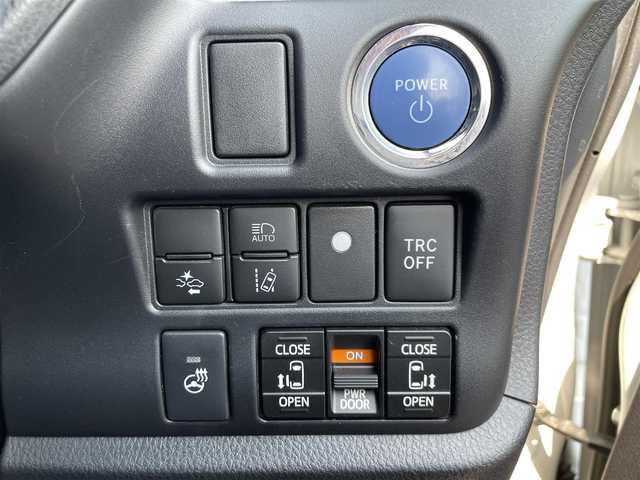 トヨタ エスクァイア ハイブリッド Gi プレミアムパッケージ 大阪府 2020(令2)年 2.9万km ホワイトパールクリスタルシャイン ワンオーナー/純正ナビ　/バックモニター/純正フリップダウンモニター　/ハーフレザーシート　/フルセグＴＶ　/両側パワースライドドア　/ビルトインＥＴＣ　/ハンドルヒーター　/ＵＳＢ充電ポート（前席2、後席2）　/ＨＤＭＩ接続/フォグランプ/LEDヘッドライト/後席バイザー/純正15インチアルミホイール/前後ドライブレコーダー