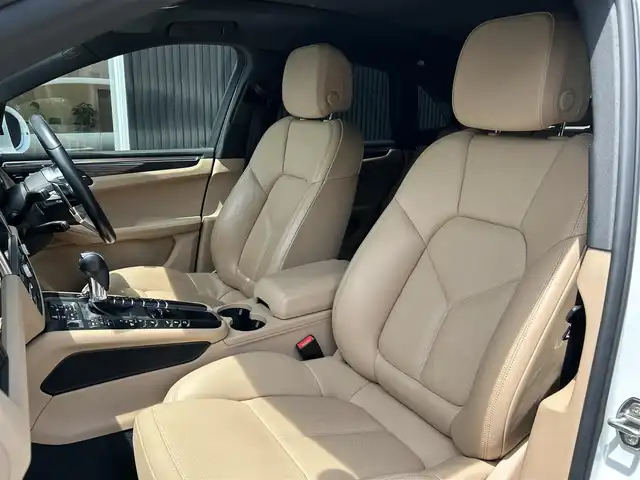 ポルシェ マカン S 福岡県 2019(令1)年 6.7万km ピュアホワイト 純正ナビ/BT/SD/USB/Applecarplay/ETC2.0/360°カメラ/ドラレコ前後/ACC/パークアシスト/レーンキープアシスト/衝突警告/ヒルクライムアシスト/革巻きステアリング/パドルシフト/ステアリングスイッチ/ブラインドスポットモニター/ベージュ革シート/パワーシートD-N/シートメモリD-N/電動リヤゲート/サンルーフ/純正フロアマット/純正21AW/LEDヘッドライト/オートライト
