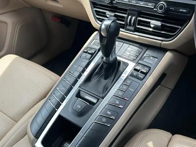 ポルシェ マカン S 福岡県 2019(令1)年 6.7万km ピュアホワイト 純正ナビ/BT/SD/USB/Applecarplay/ETC2.0/360°カメラ/ドラレコ前後/ACC/パークアシスト/レーンキープアシスト/衝突警告/ヒルクライムアシスト/革巻きステアリング/パドルシフト/ステアリングスイッチ/ブラインドスポットモニター/ベージュ革シート/パワーシートD-N/シートメモリD-N/電動リヤゲート/サンルーフ/純正フロアマット/純正21AW/LEDヘッドライト/オートライト
