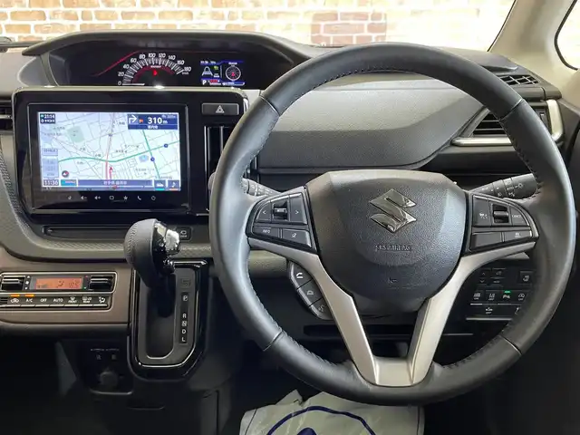 スズキ ソリオ バンディット HV MV 岩手県 2023(令5)年 0.1万km未満 ピュアホワイトP ４WD/ワンオーナー/ヘッドアップディスプレイ/両側パワースライドドア/全方位カメラ/シートヒーター/クルーズコントロール/レーンアシスト/コーナーセンサー/スズキセーフティサポート/衝突被害軽減ブレーキ/純正ナビ（Bluetooth CD DVD USB フルセグ）/横滑り防止装置/アイドリングストップ/オートハイビーム/LEDヘッドライト/フォグランプ/ETC/ロールサンシェード/シートバックテーブル