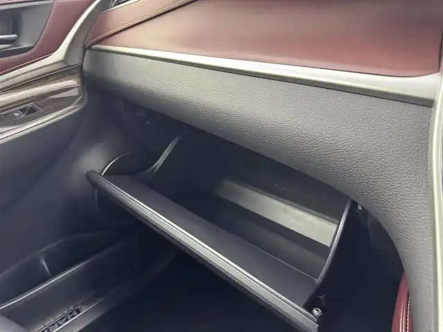 トヨタ ハリアー エレガンス 愛知県 2015(平27)年 5万km スパークリングブラックパールクリスタルシャイン 7インチナビ/（CD/DVD/BT/フルセグ）/革巻きステアリング/赤レザー内装/クルーズコントロール/ETC/バックカメラ/純正ドラレコ/コーナーセンサー/プリクラッシュセーフティ/運転席パワーシート/純正フロアマット/純正AW