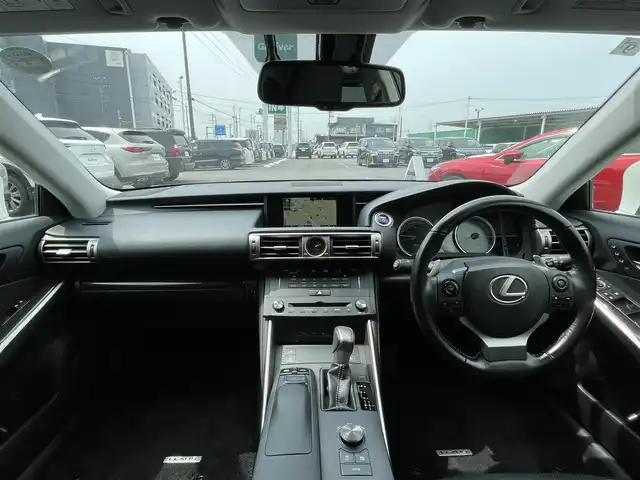 レクサス ＩＳ 300h バージョンL 千葉県 2015(平27)年 7.7万km ソニッククォーツ 黒革シート/純正SDナビ/・CD/DVD/Blu-ray/MSV/Bluetooth/フルセグ/バックカメラ/アダプティブクルーズコントロール/ブラインドスポットモニター/前席パワーシート/前席シートヒーター/前席シートベンチレーション/スマートキー/前後コーナーセンサー/パドルシフト/純正LEDヘッドライト/フォグランプ/ビルトインETC2.0/本革巻きステアリング/電動リヤサンシェード/木目調パネル/サイド＆カーテンエアバッグ