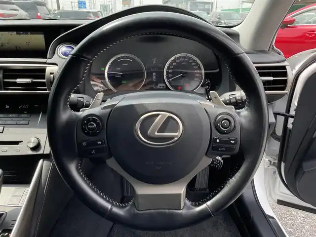 レクサス ＩＳ 300h バージョンL 千葉県 2015(平27)年 7.7万km ソニッククォーツ 黒革シート/純正SDナビ/・CD/DVD/Blu-ray/MSV/Bluetooth/フルセグ/バックカメラ/アダプティブクルーズコントロール/ブラインドスポットモニター/前席パワーシート/前席シートヒーター/前席シートベンチレーション/スマートキー/前後コーナーセンサー/パドルシフト/純正LEDヘッドライト/フォグランプ/ビルトインETC2.0/本革巻きステアリング/電動リヤサンシェード/木目調パネル/サイド＆カーテンエアバッグ
