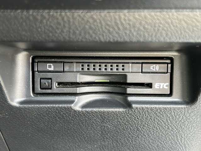 トヨタ ヴィッツ F 岩手県 2015(平27)年 9.4万km シルバーM 社外SDナビ/AM/FM/CD/バックカメラ/ビルトインETC/ドライブレコーダー/衝突被害軽減ブレーキ/レーンキープアシスト/横滑り防止装置/オートライト/オートハイビーム/HIDヘッドライト/キーレスキー/電動格納ミラー/社外14インチAW/社外フロアマット/保証書/取扱説明書