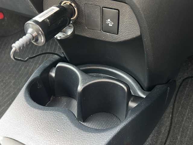 トヨタ ヴィッツ F 岩手県 2015(平27)年 9.4万km シルバーM 社外SDナビ/AM/FM/CD/バックカメラ/ビルトインETC/ドライブレコーダー/衝突被害軽減ブレーキ/レーンキープアシスト/横滑り防止装置/オートライト/オートハイビーム/HIDヘッドライト/キーレスキー/電動格納ミラー/社外14インチAW/社外フロアマット/保証書/取扱説明書