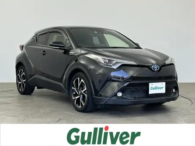 トヨタ Ｃ－ＨＲ G 大阪府 2018(平30)年 3.1万km ブラックマイカ 純正ディーラーナビ【NSZT-Y68T】/・Bluetooth・フルセグTV・DISC・ラジオ/バックカメラ/ドライブレコーダー/ビルトインETC2.0/プリクラッシュセーフティ/レーンディパーチャーアラート/ブラインドスポットモニター/リアクロストラフィック・アラート/クリアランスソナー/レーダークルーズコントロール/オートハイビーム/USB端子/純正フロアマット/純正18インチアルミホイール/革巻きステアリング/ステアリングリモコン/HDMI端子/USB端子/ハーフレザーシート/前席シートヒーター/LEDヘッドライト/フォグランプ/電動格納ミラー/パワーステアリング/パワーウィンドウ/プッシュスタート/スマートキー/オートエアコン