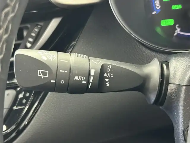 トヨタ Ｃ－ＨＲ G 大阪府 2018(平30)年 3.1万km ブラックマイカ 純正ディーラーナビ【NSZT-Y68T】/・Bluetooth・フルセグTV・DISC・ラジオ/バックカメラ/ドライブレコーダー/ビルトインETC2.0/プリクラッシュセーフティ/レーンディパーチャーアラート/ブラインドスポットモニター/リアクロストラフィック・アラート/クリアランスソナー/レーダークルーズコントロール/オートハイビーム/USB端子/純正フロアマット/純正18インチアルミホイール/革巻きステアリング/ステアリングリモコン/HDMI端子/USB端子/ハーフレザーシート/前席シートヒーター/LEDヘッドライト/フォグランプ/電動格納ミラー/パワーステアリング/パワーウィンドウ/プッシュスタート/スマートキー/オートエアコン