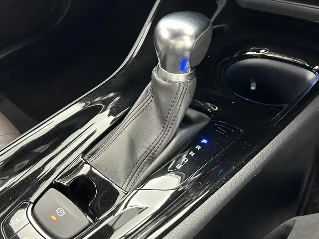 トヨタ Ｃ－ＨＲ G 大阪府 2018(平30)年 3.1万km ブラックマイカ 純正ディーラーナビ【NSZT-Y68T】/・Bluetooth・フルセグTV・DISC・ラジオ/バックカメラ/ドライブレコーダー/ビルトインETC2.0/プリクラッシュセーフティ/レーンディパーチャーアラート/ブラインドスポットモニター/リアクロストラフィック・アラート/クリアランスソナー/レーダークルーズコントロール/オートハイビーム/USB端子/純正フロアマット/純正18インチアルミホイール/革巻きステアリング/ステアリングリモコン/HDMI端子/USB端子/ハーフレザーシート/前席シートヒーター/LEDヘッドライト/フォグランプ/電動格納ミラー/パワーステアリング/パワーウィンドウ/プッシュスタート/スマートキー/オートエアコン