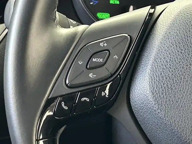 トヨタ Ｃ－ＨＲ G 大阪府 2018(平30)年 3.1万km ブラックマイカ 純正ディーラーナビ【NSZT-Y68T】/・Bluetooth・フルセグTV・DISC・ラジオ/バックカメラ/ドライブレコーダー/ビルトインETC2.0/プリクラッシュセーフティ/レーンディパーチャーアラート/ブラインドスポットモニター/リアクロストラフィック・アラート/クリアランスソナー/レーダークルーズコントロール/オートハイビーム/USB端子/純正フロアマット/純正18インチアルミホイール/革巻きステアリング/ステアリングリモコン/HDMI端子/USB端子/ハーフレザーシート/前席シートヒーター/LEDヘッドライト/フォグランプ/電動格納ミラー/パワーステアリング/パワーウィンドウ/プッシュスタート/スマートキー/オートエアコン