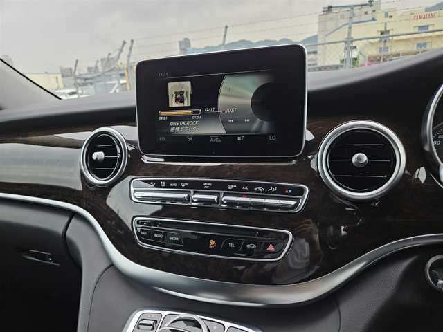 メルセデス・ベンツ Ｖ２２０ d アバンギャルド ロング 群馬県 2016(平28)年 6.3万km パール 〇レーダーセーフティパッケージ/〇COMANDシステム/・HDDナビ/・8.4インチディスプレイ/・フルセグTV/CD/DVD/〇Burmesterサラウンドサウンドシステム/〇フリップダウンモニター/〇両側パワースライドドア/〇パワーバックドア/〇ＬＥＤヘッドランプ/〇純正18インチAW/〇左右独立温度調整オートエアコン/〇レザーシート/〇シートヒーター（前席）/〇メモリー機能付パワーシート（前席）/〇禁煙車