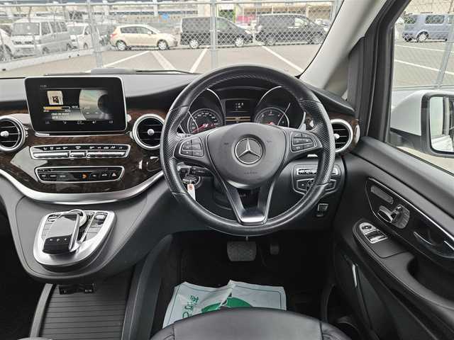 メルセデス・ベンツ Ｖ２２０ d アバンギャルド ロング 群馬県 2016(平28)年 6.3万km パール 〇レーダーセーフティパッケージ/〇COMANDシステム/・HDDナビ/・8.4インチディスプレイ/・フルセグTV/CD/DVD/〇Burmesterサラウンドサウンドシステム/〇フリップダウンモニター/〇両側パワースライドドア/〇パワーバックドア/〇ＬＥＤヘッドランプ/〇純正18インチAW/〇左右独立温度調整オートエアコン/〇レザーシート/〇シートヒーター（前席）/〇メモリー機能付パワーシート（前席）/〇禁煙車