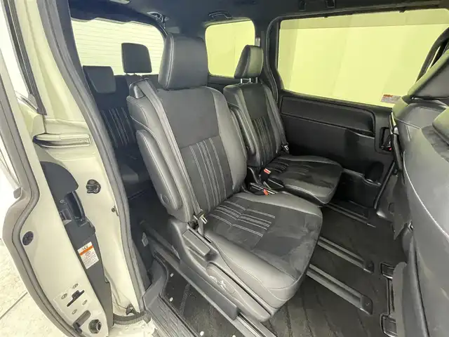 トヨタ エスクァイア Gi プレミアムパッケージ ブラックテーラード 群馬県 2019(令1)年 6.8万km ホワイトパールクリスタルシャイン １０インチナビ　１１．６インチフリップダウンモニター　クルーズコントロール　両側パワースライドドア　バックカメラ　シートヒーター　衝突軽減　ドラレコ　スマートキー　プッシュスタート　禁煙車