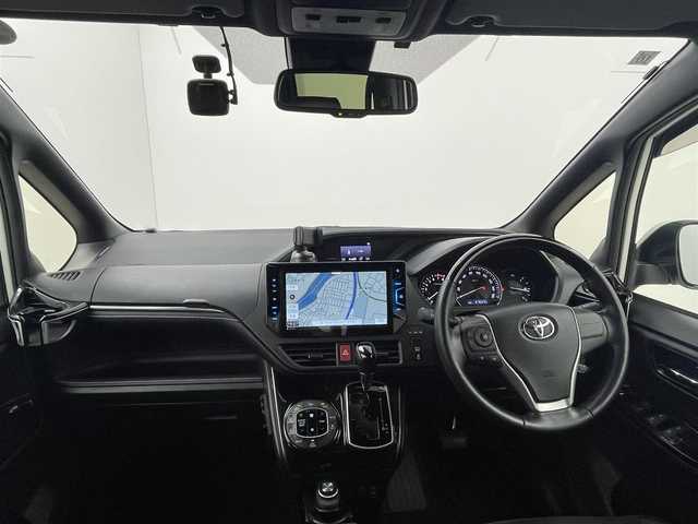 トヨタ エスクァイア Gi プレミアムパッケージ ブラックテーラード 群馬県 2019(令1)年 6.8万km ホワイトパールクリスタルシャイン １０インチナビ　１１．６インチフリップダウンモニター　クルーズコントロール　両側パワースライドドア　バックカメラ　シートヒーター　衝突軽減　ドラレコ　スマートキー　プッシュスタート　禁煙車