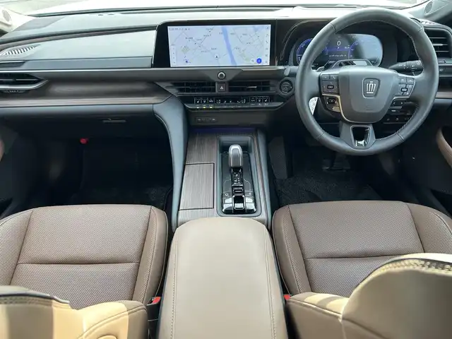 トヨタ クラウン Z 愛媛県 2024(令6)年 0.9万km プレシャスホワイトパール ワンオーナー/プッシュスタート/純正メーカーナビ（AM/FM/CD/フルセグTV/Bluetooth）/バックカメラ/ETC2.0/クルーズコントロール/AAC/パワーバックドア/パワーシート/レザーシート/シートヒーター/純正アルミホイール/横滑り防止装置/レーンキープアシスト/オートライト/オートマチックハイビーム