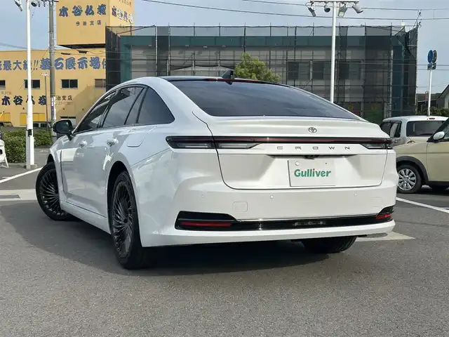 トヨタ クラウン Z 愛媛県 2024(令6)年 0.9万km プレシャスホワイトパール ワンオーナー/プッシュスタート/純正メーカーナビ（AM/FM/CD/フルセグTV/Bluetooth）/バックカメラ/ETC2.0/クルーズコントロール/AAC/パワーバックドア/パワーシート/レザーシート/シートヒーター/純正アルミホイール/横滑り防止装置/レーンキープアシスト/オートライト/オートマチックハイビーム