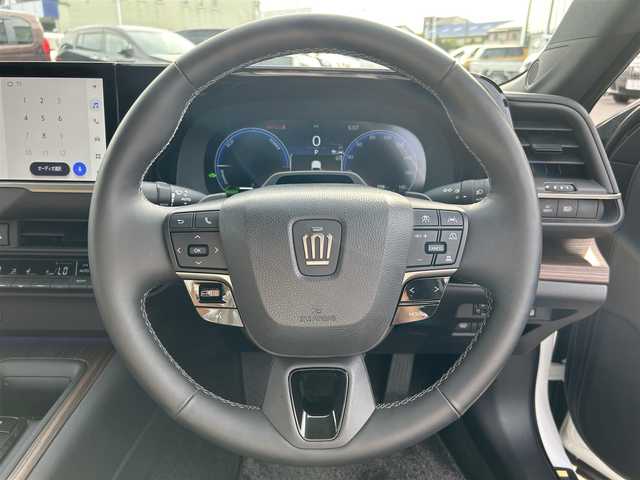 トヨタ クラウン Z 愛媛県 2024(令6)年 0.9万km プレシャスホワイトパール ワンオーナー/プッシュスタート/純正メーカーナビ（AM/FM/CD/フルセグTV/Bluetooth）/バックカメラ/ETC2.0/クルーズコントロール/AAC/パワーバックドア/パワーシート/レザーシート/シートヒーター/純正アルミホイール/横滑り防止装置/レーンキープアシスト/オートライト/オートマチックハイビーム