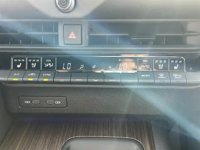 トヨタ クラウン Z 愛媛県 2024(令6)年 0.9万km プレシャスホワイトパール ワンオーナー/プッシュスタート/純正メーカーナビ（AM/FM/CD/フルセグTV/Bluetooth）/バックカメラ/ETC2.0/クルーズコントロール/AAC/パワーバックドア/パワーシート/レザーシート/シートヒーター/純正アルミホイール/横滑り防止装置/レーンキープアシスト/オートライト/オートマチックハイビーム
