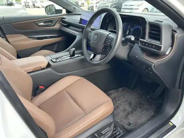 トヨタ クラウン Z 愛媛県 2024(令6)年 0.9万km プレシャスホワイトパール ワンオーナー/プッシュスタート/純正メーカーナビ（AM/FM/CD/フルセグTV/Bluetooth）/バックカメラ/ETC2.0/クルーズコントロール/AAC/パワーバックドア/パワーシート/レザーシート/シートヒーター/純正アルミホイール/横滑り防止装置/レーンキープアシスト/オートライト/オートマチックハイビーム