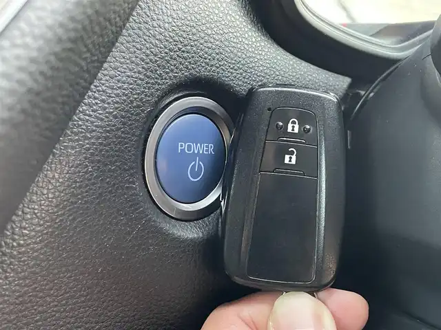 トヨタ カローラ スポーツ ハイブリッドG X 埼玉県 2018(平30)年 14万km ホワイトパールクリスタルシャイン (株)IDOMが運営する【じしゃロン川越店】の自社ローン専用車両になります。/こちらは現金またはオートローンご利用時の価格です。/自社ローンご希望の方は別途その旨お申付け下さい/純正ＳＤナビ/（AM/FM/CD/DVD/BT)/トヨタセーフティセンス　/車線逸脱防止装置　/前方アラート　/バックカメラ　/ＥＴＣ　/ＬＥＤヘッドライト　/オートハイビーム　/クルーズコントロール　/スマートキー　/プッシュスタート　/フルセグＴＶ