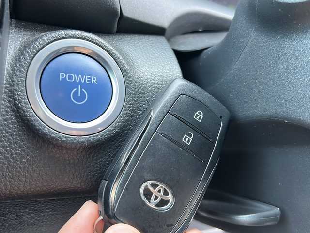 トヨタ アクア G 岐阜県 2022(令4)年 2.9万km プラチナホワイトパールマイカ 登録時走行距離28262km/純正10.5インチ純正ナビ/Bluetooth接続/ETC/アラウンドビューモニター/自動駐車システム/レーダークルーズコントロール/前後コーナーセンサー/LEDヘッドライト/USB入力端子/100V充電可能/ABS/横滑り防止装置/レーンキープアシスト/盗難防止装置/オートマチックハイビーム/Wサイドエアバッグ/衝突被害軽減システム